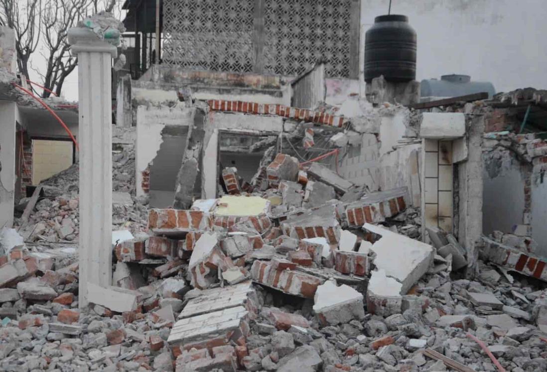Hombre resulta lesionado al caerle pedazos de escombros de una obra en Veracruz(+Video)