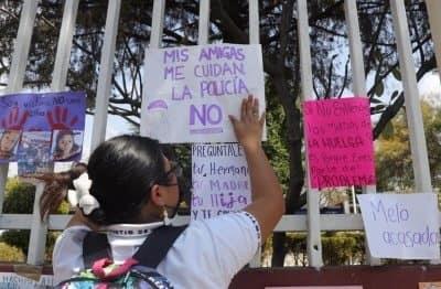 Al menos 300 alumnas exhibieron a profesores por acoso en Oaxaca
