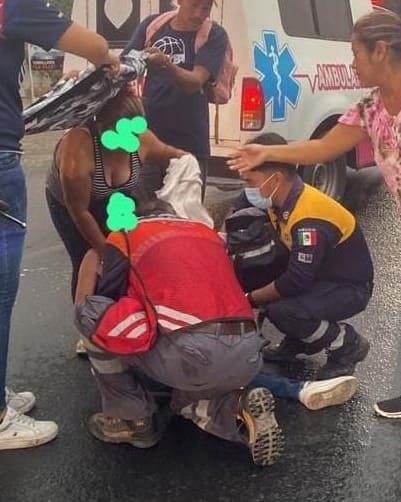 Jovencita en motociclista es impactada en el tramo Tierra Blanca-La Tinaja