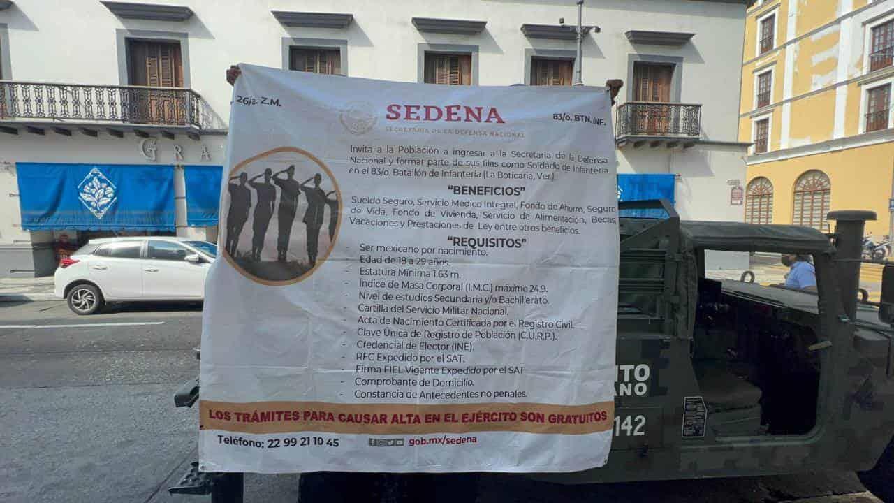 Sedena realiza campaña de reclutamiento por calles del centro de Veracruz
