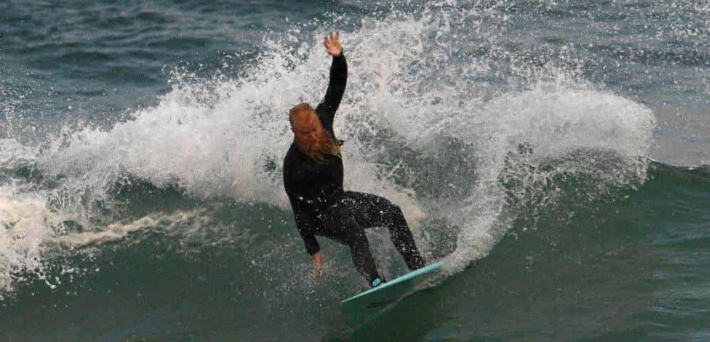 Impone récord en surf con más de 30 horas sobre olas