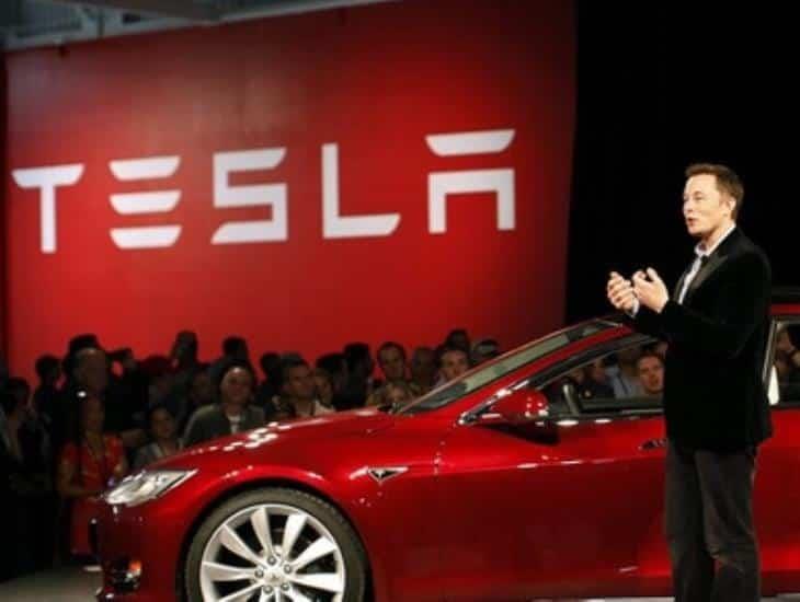 Acciones de Tesla caen pese a récord de entregas