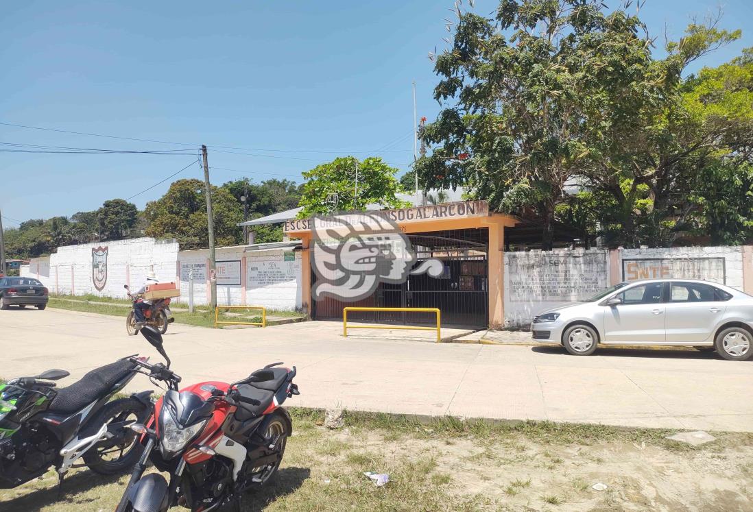 Atracan vivienda de tesorera de secundaria en Villa Cuichapa