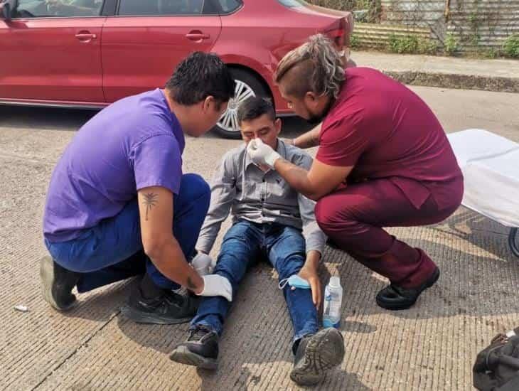 Imprudente conductor arrolla a motociclista en sur de Veracruz