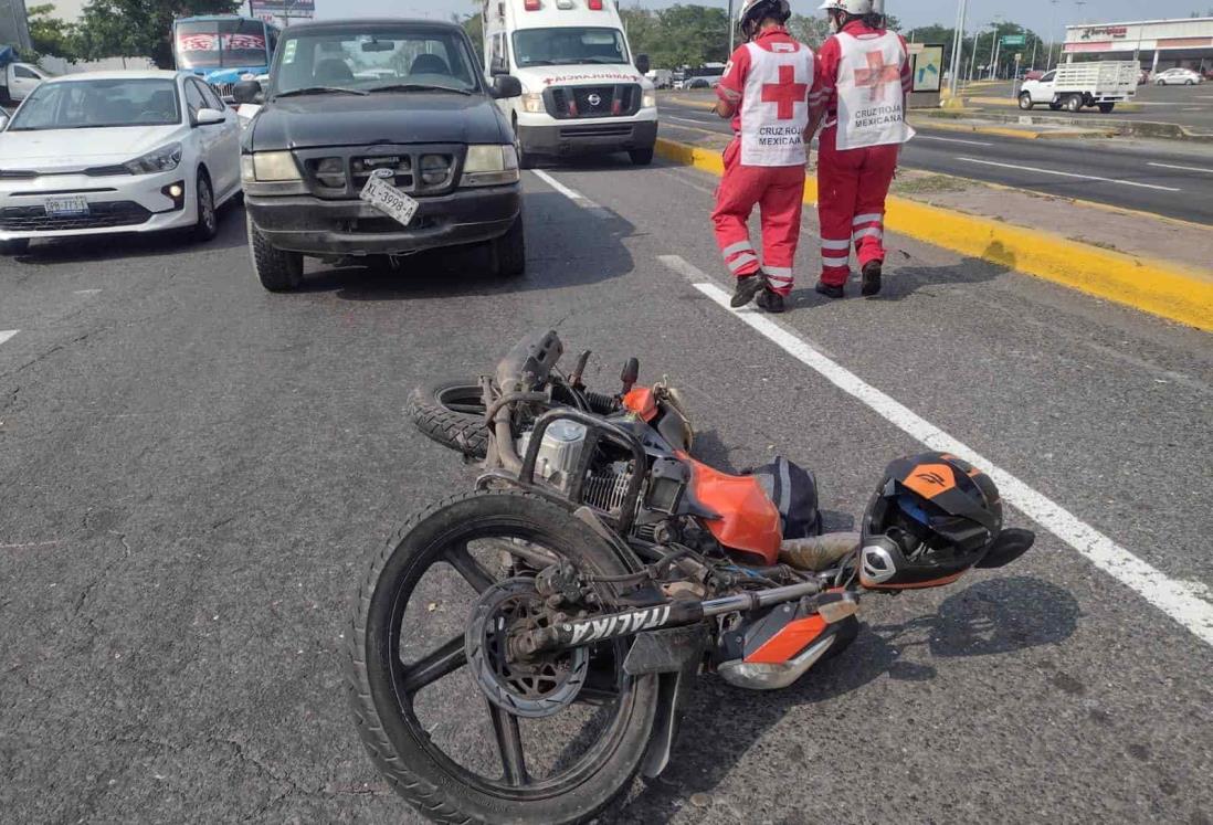 Camioneta choca a trabajador de Grupo MAS en avenida de Veracruz