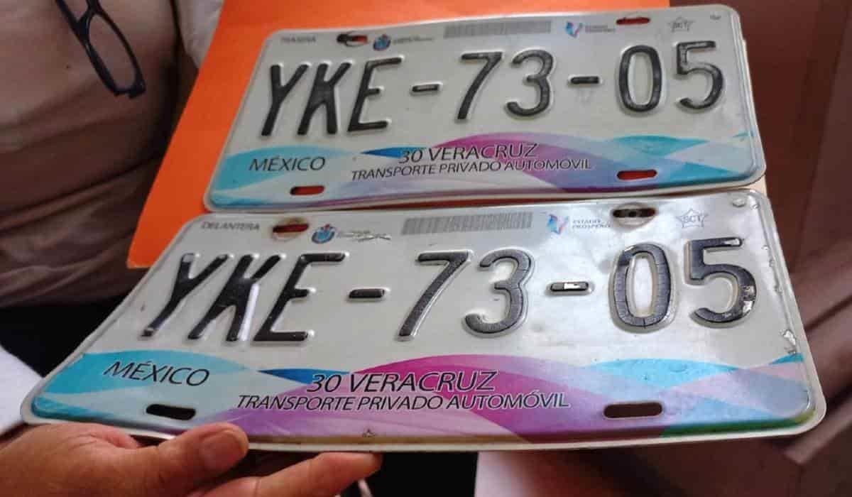 Por mala calidad, empresa encargada de placas en Veracruz en problemas