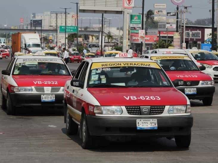 Temporada de clases, la mejor para taxistas de Veracruz