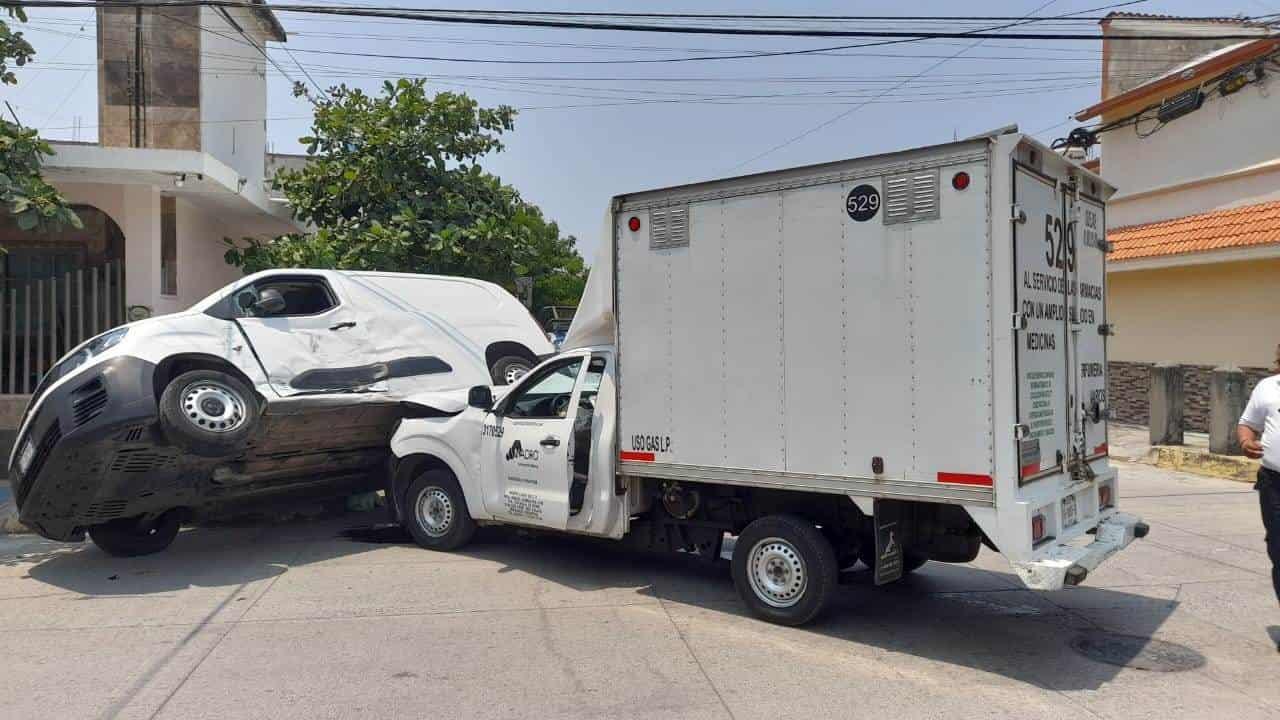 Se estrellan camionetas en la Reserva Tarimoya, en Veracruz
