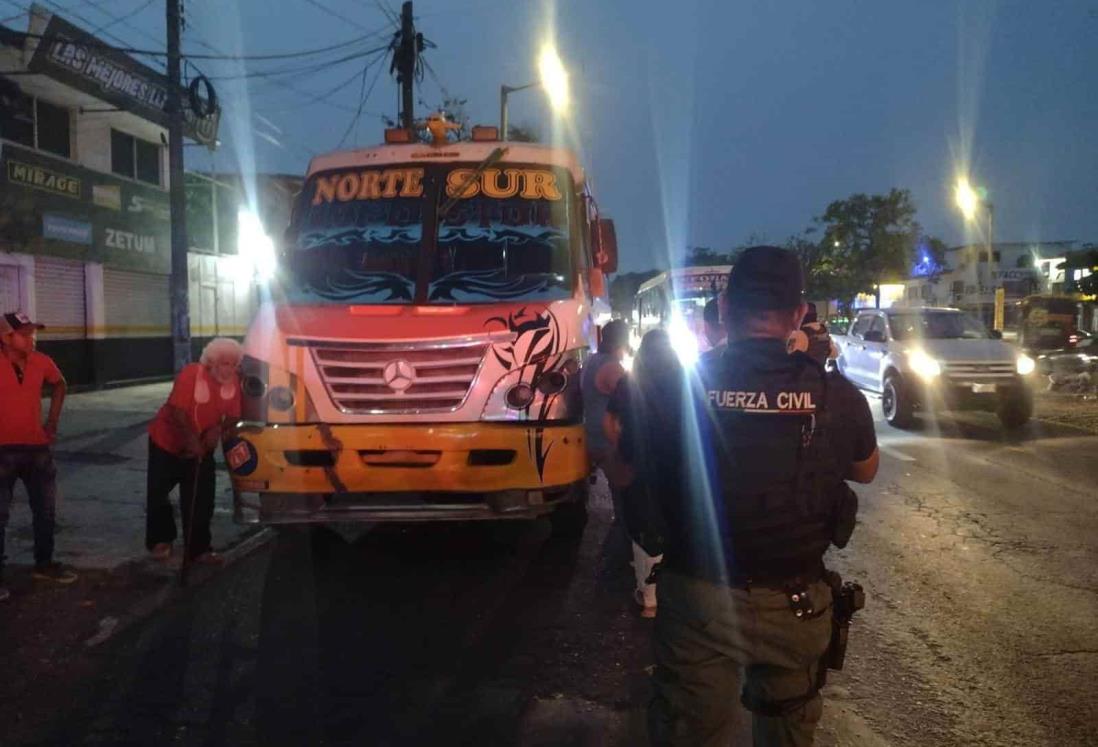 Policía de la Fuerza Civil se estrella contra autobús urbano en Veracruz