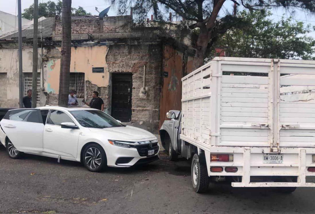 Automóvil se pasa la preferencia y choca con camioneta en el centro de Veracruz(+Video)