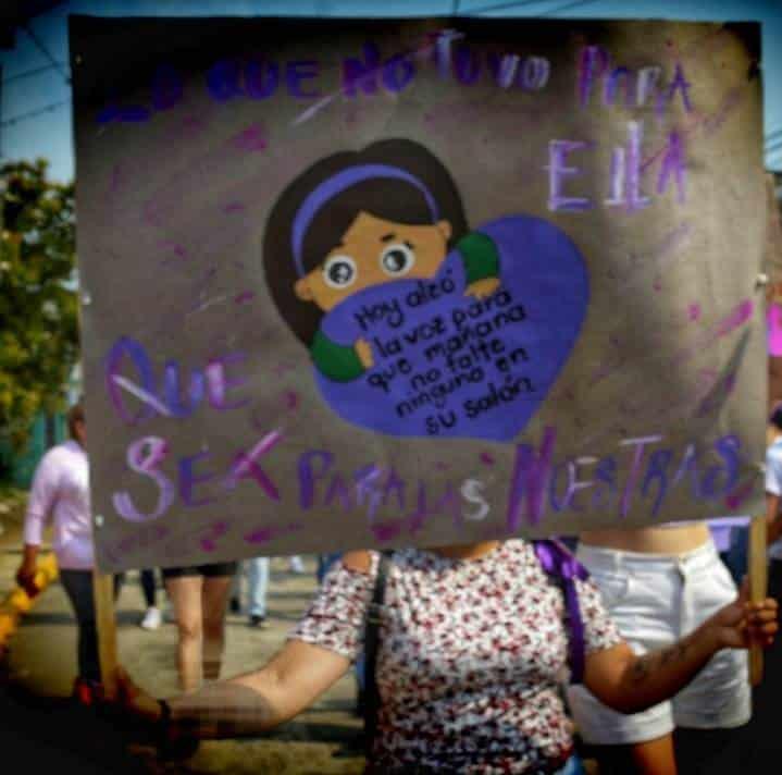 Exigen justicia por feminicidio de Abi en Coatepec; responsabilizan a maestro