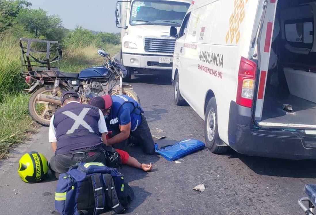 Motociclista resulta lesionado al impactarse contra vehículo en Cosamaloapan