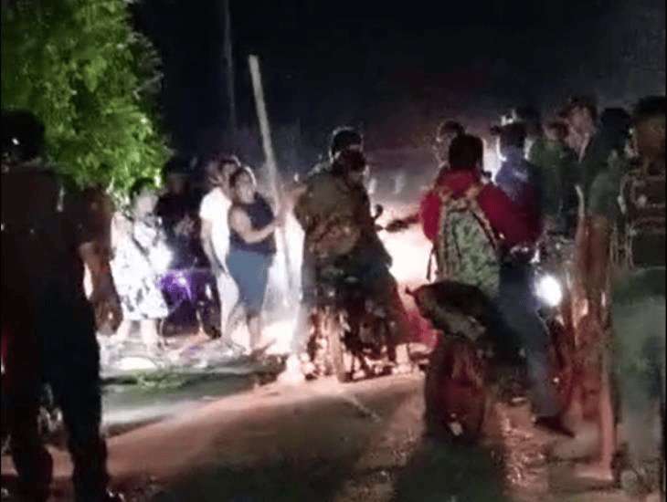 Paliza a motociclista por intentar pasar bloqueo en el sur (+Video)