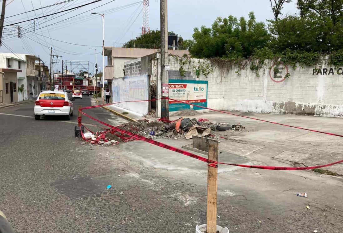 Tapan hundimiento, pero les dejan el escombro en calles de Veracruz