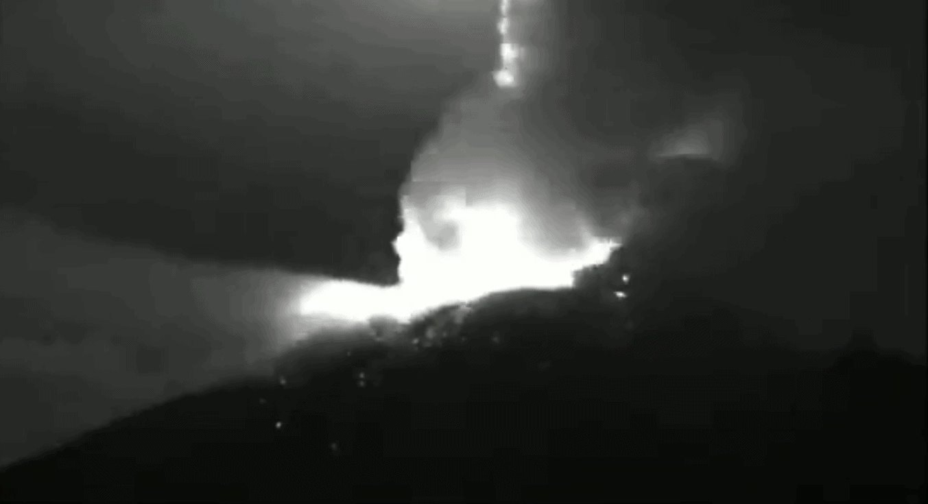 Así fue la explosión del volcán Popocatépetl este sábado (+Video)