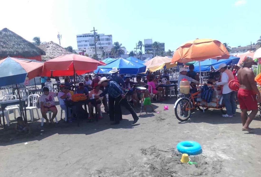 Fin de semana con afluencia de turistas en playas de Veracruz