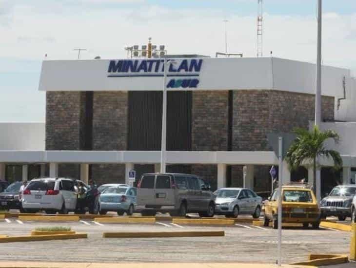 Cancelan vuelos en aeropuerto de Minatitlán por cenizas del Popocatépetl