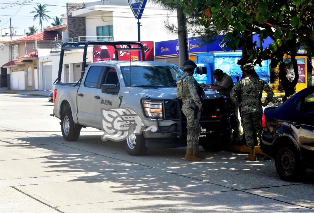 Camioneta de la Marina impacta vehículo particular en Coatzacoalcos