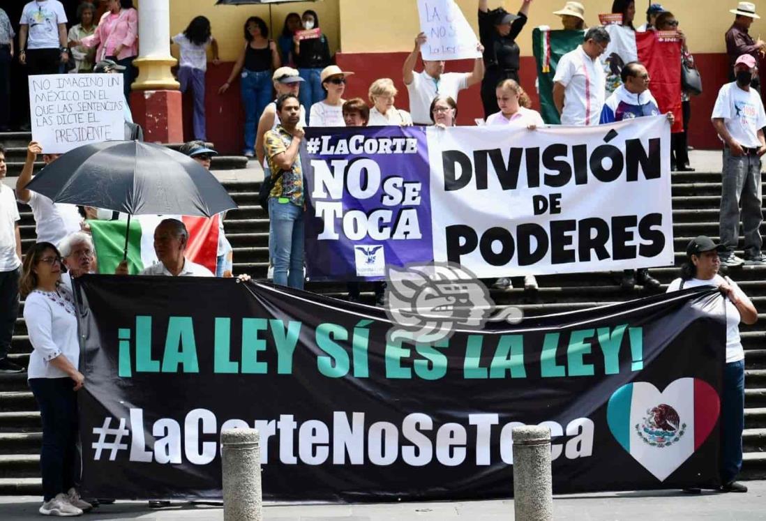 Exigen respeto a la SCJN; marchan colectivos, investigadores y ciudadanos en Xalapa