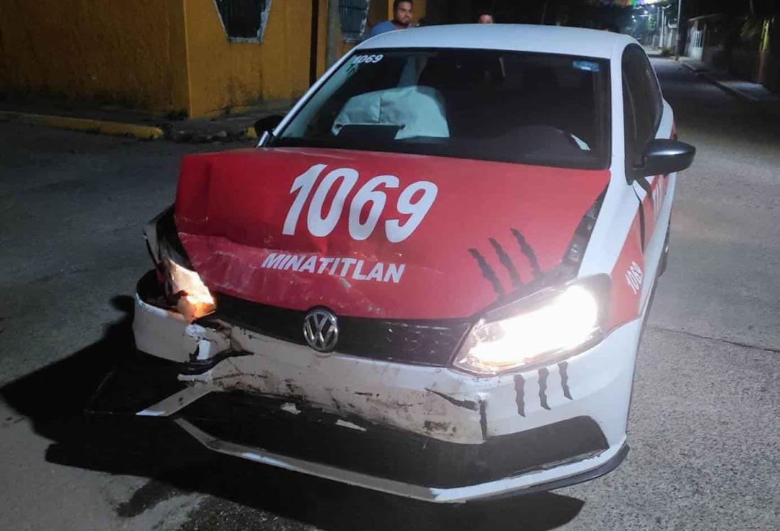 Chocan taxi contra muro y lo dejan abandonado, ocurrió en Cosoleacaque