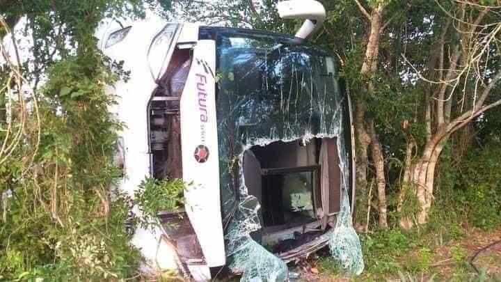 Volcadura de autobús en Tantoyuca deja 2 muertos y 24 lesionados