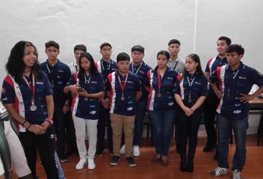 Estudiantes del Conalep Veracruz ganan torneo internacional de robótica